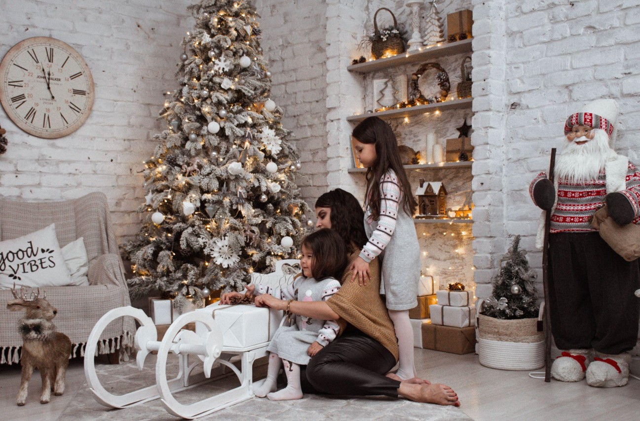 Full Artificial Christmas Trees & Prelit Wreaths for a Joyful Holiday